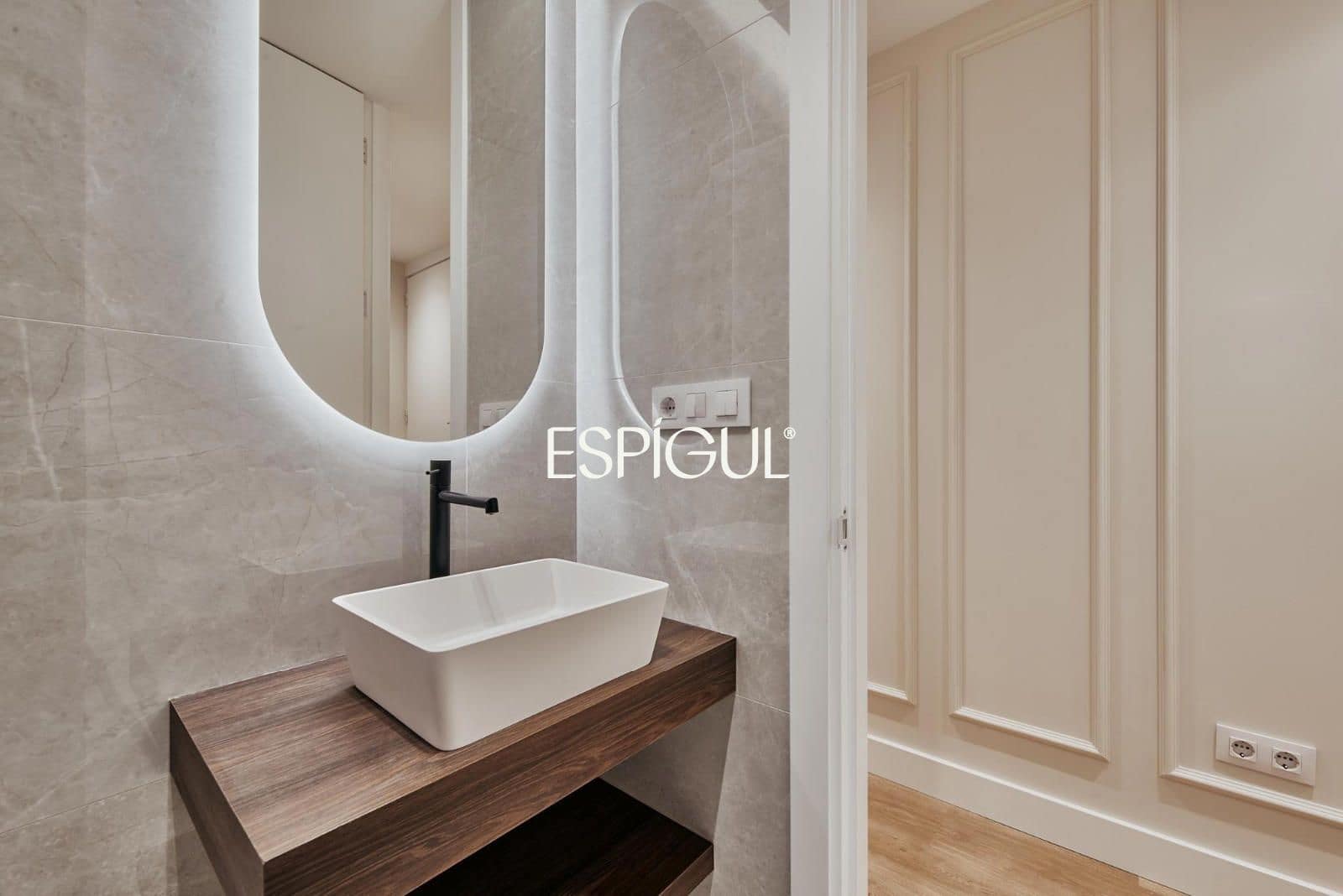 2 bedroom Flat for sale in Madrid city - € 899,000 (Ref: 10016212)