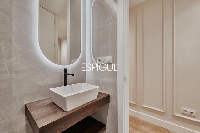 2 bedroom Flat for sale in Almagro, Madrid city - € 899,000 (Ref: 10016212)