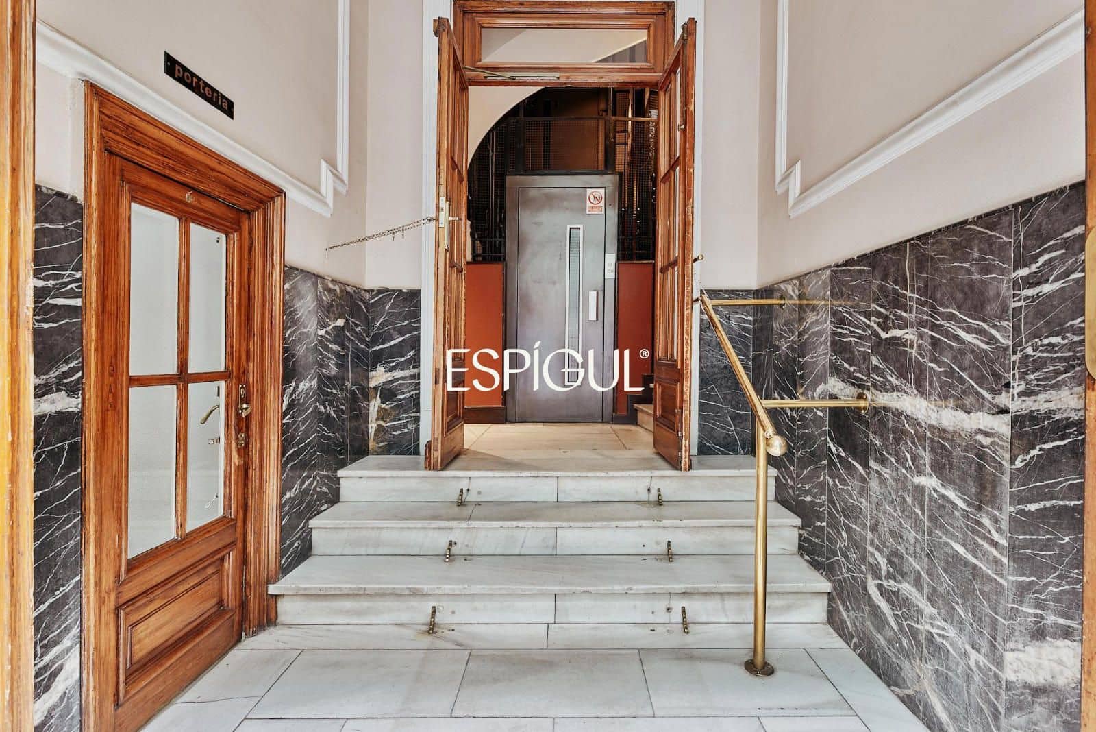 2 bedroom Flat for sale in Madrid city - € 899,000 (Ref: 10016212)