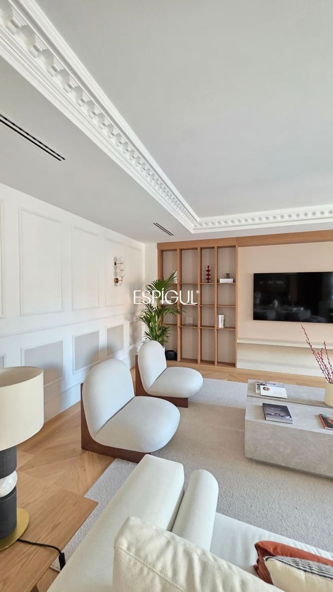 5 slaapkamer Flat te koop in Madrid stad met garage - € 7.900.000 (Ref: 10016230)