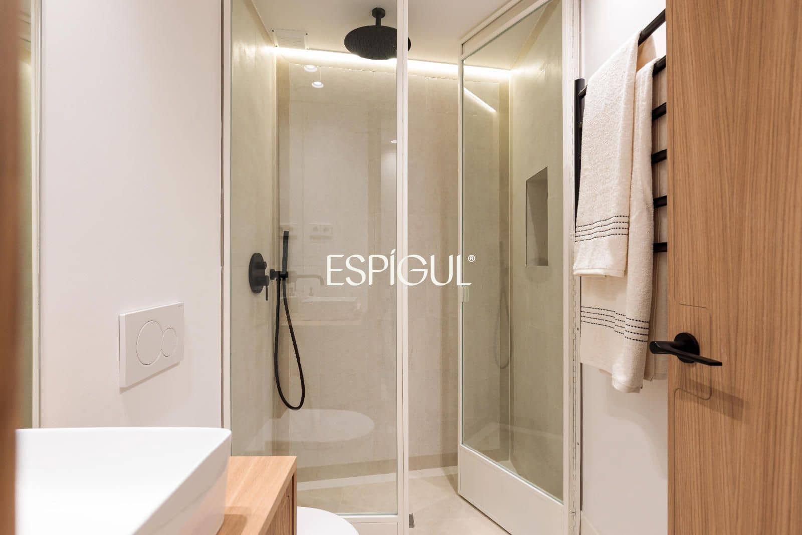 2 bedroom Flat for sale in Madrid city - € 1,295,000 (Ref: 10016240)