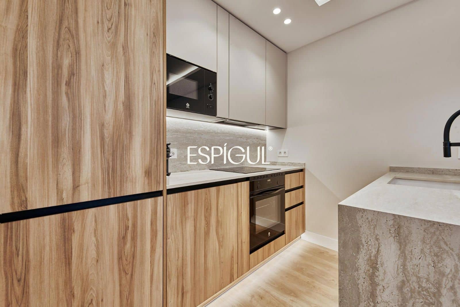 3 soveværelse Lejlighed til salg i Madrid by - € 1.989.000 (Ref: 10016242)