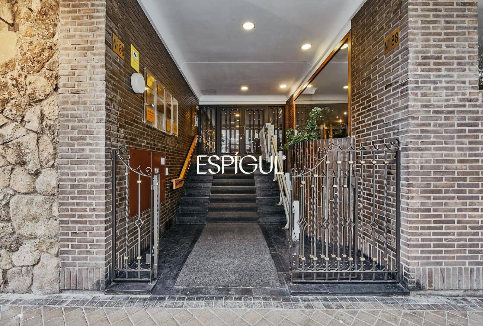 3 soveværelse Lejlighed til salg i Madrid by - € 1.989.000 (Ref: 10016242)