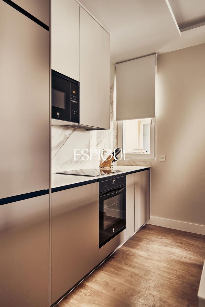 Piso de 3 habitaciones en Madrid ciudad en venta - 1.799.000 € (Ref: 10016243)