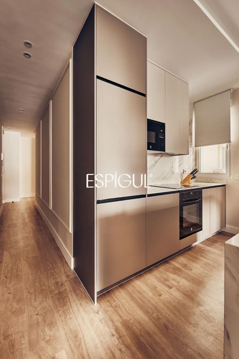Piso de 3 habitaciones en Madrid ciudad en venta - 1.799.000 € (Ref: 10016243)
