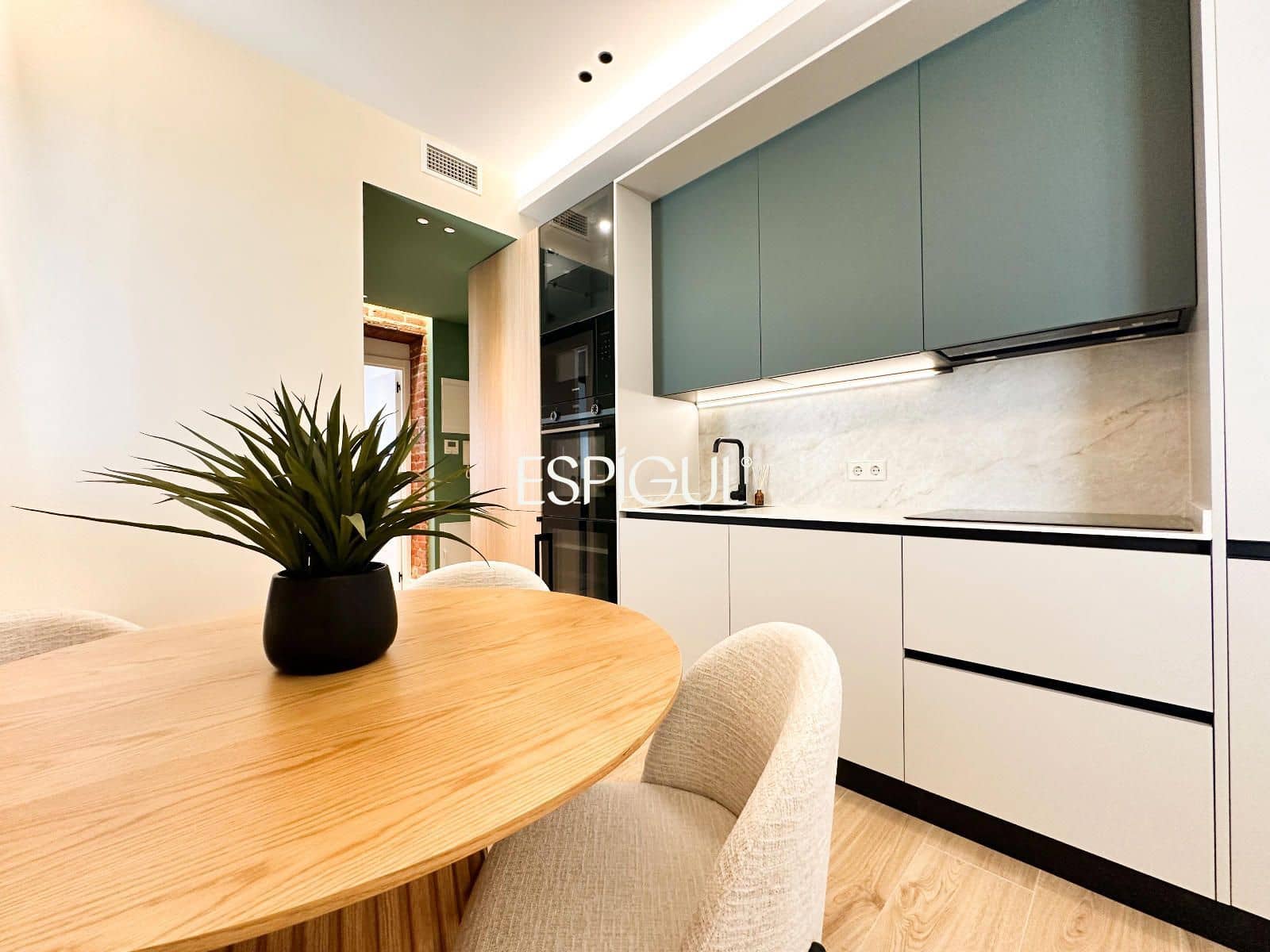 2 slaapkamer Flat te koop in Madrid stad - € 650.000 (Ref: 10016245)