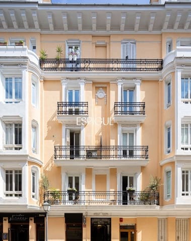 3 soveværelse Lejlighed til salg i Almagro, Madrid by - € 3.900.000 (Ref: 10016246)