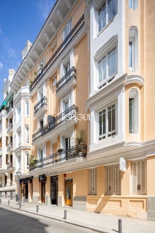 3 soveværelse Lejlighed til salg i Almagro, Madrid by - € 3.900.000 (Ref: 10016246)