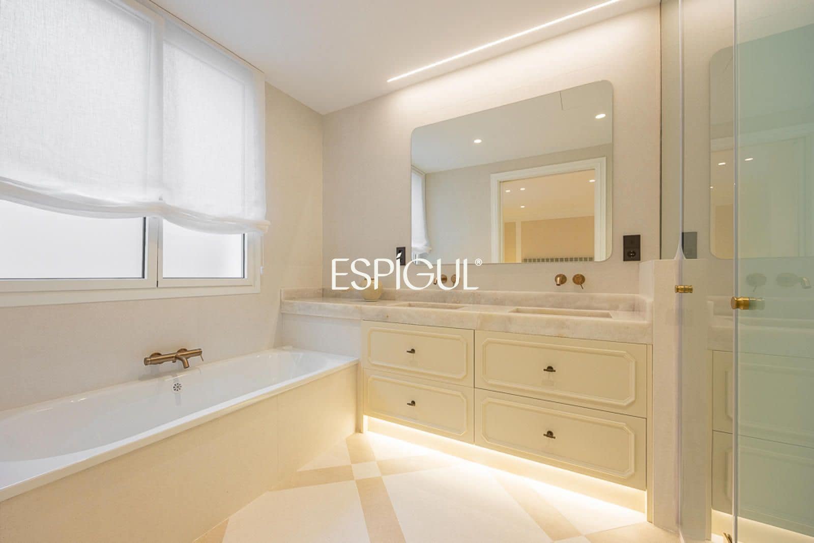 3 bedroom Flat for sale in Madrid city - € 3,900,000 (Ref: 10016246)