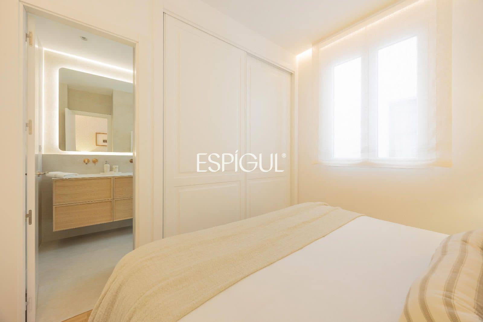 Piso de 2 habitaciones en Madrid ciudad en venta - 1.690.000 € (Ref: 10016247)