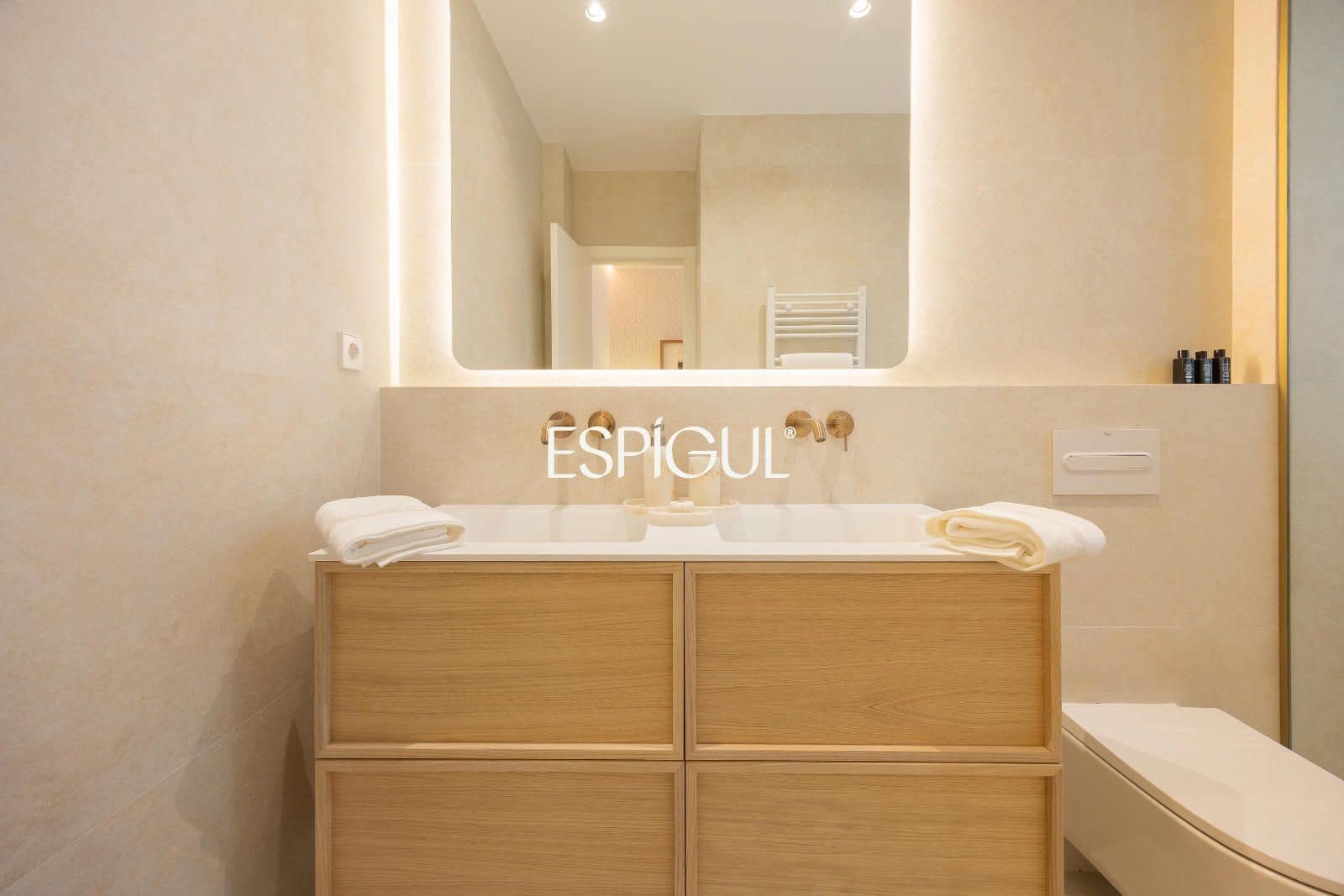 Piso de 2 habitaciones en Madrid ciudad en venta - 1.690.000 € (Ref: 10016247)