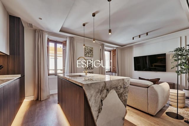 Piso de 3 habitaciones en Universidad, Madrid ciudad en venta - 1.459.000 € (Ref: 10016257)