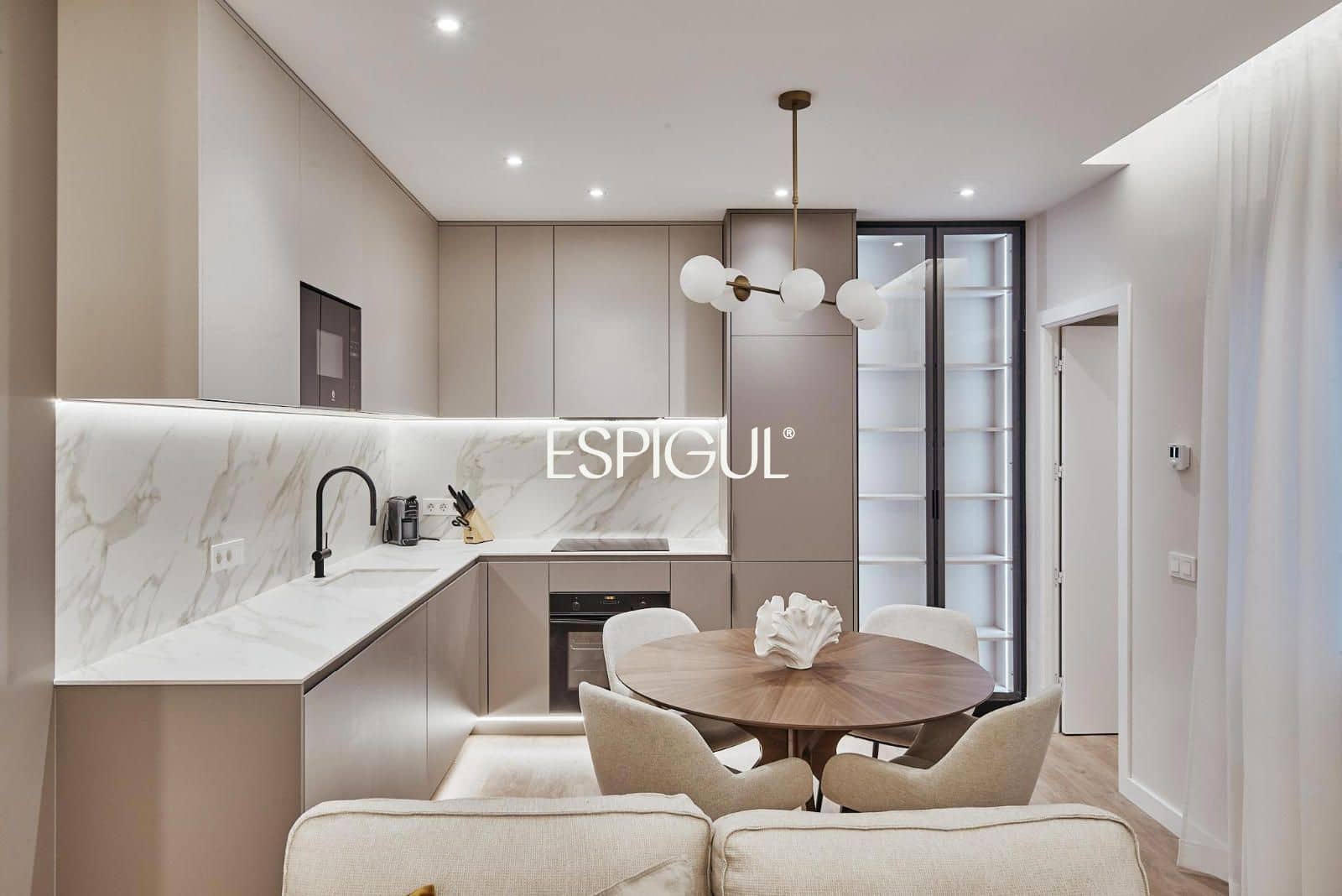 2 soveværelse Lejlighed til salg i Madrid by - € 1.199.000 (Ref: 10016260)
