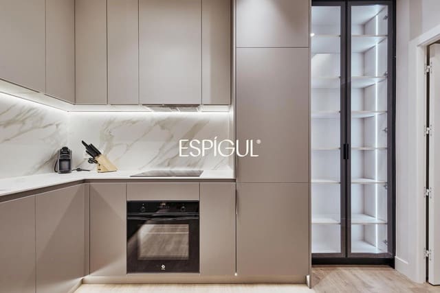 2 soveværelse Lejlighed til salg i Castellana, Madrid by - € 1.199.000 (Ref: 10016260)