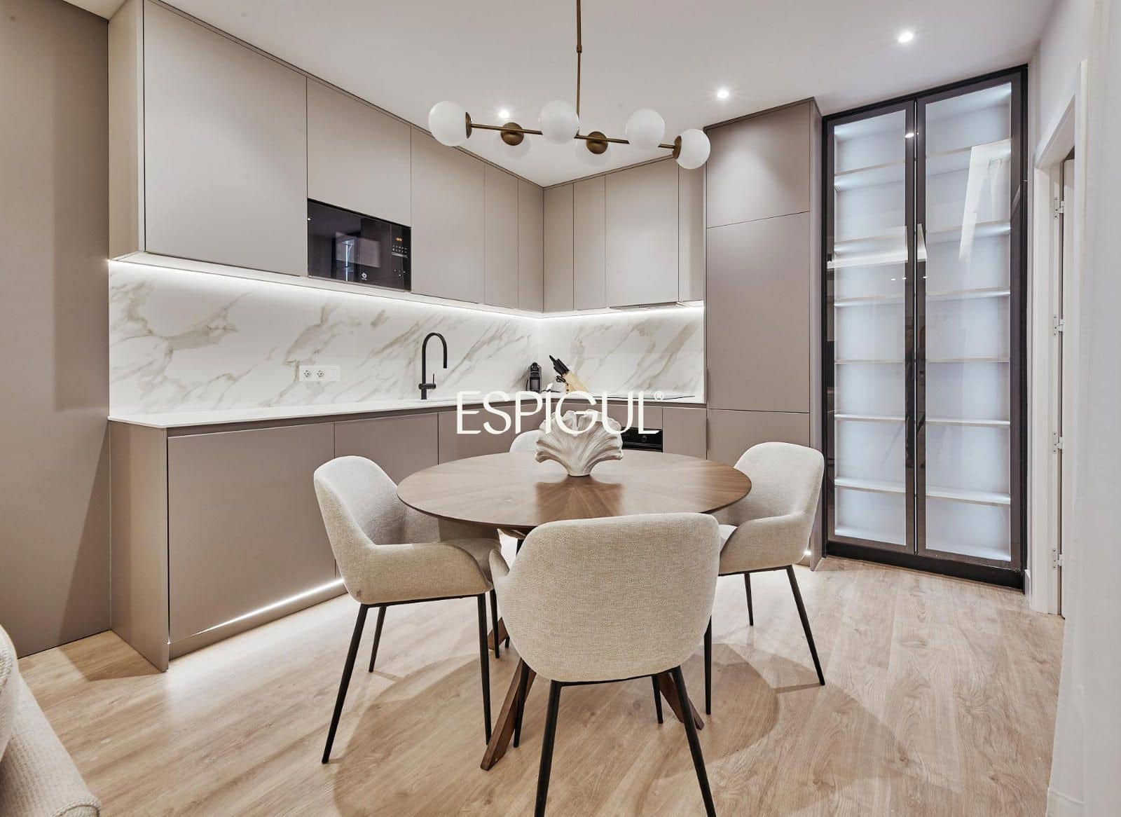 2 soveværelse Lejlighed til salg i Madrid by - € 1.199.000 (Ref: 10016260)