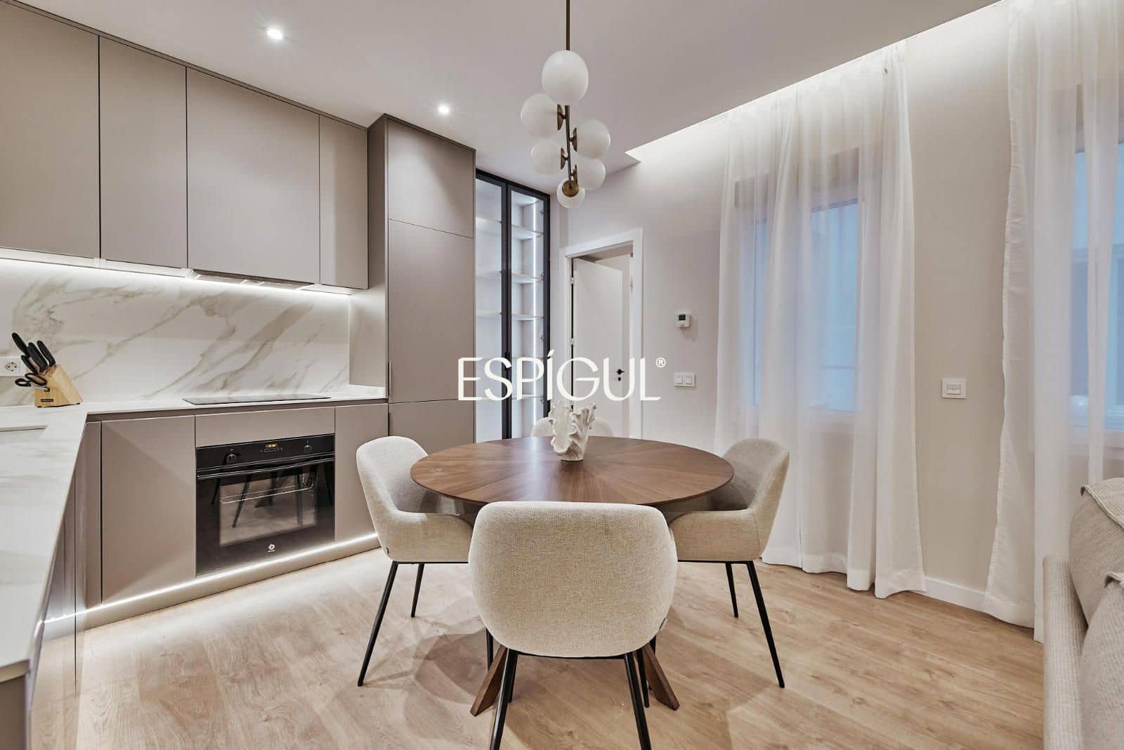 2 soveværelse Lejlighed til salg i Madrid by - € 1.199.000 (Ref: 10016260)
