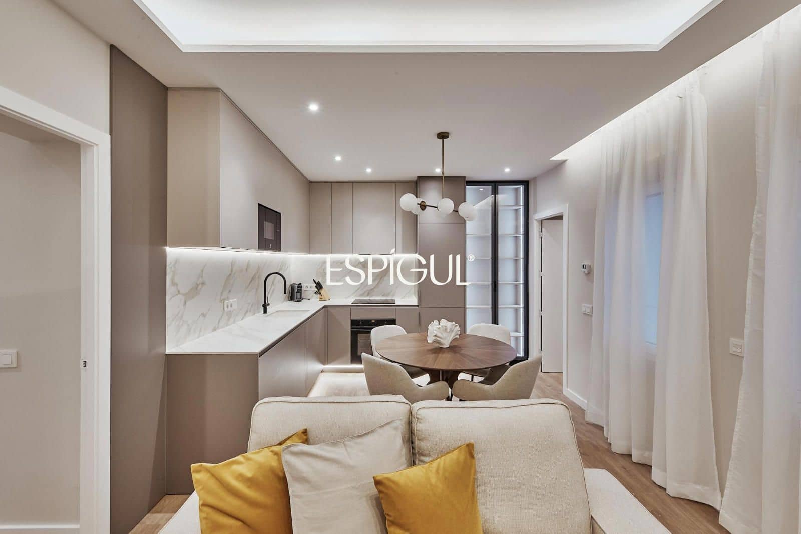 2 soveværelse Lejlighed til salg i Madrid by - € 1.199.000 (Ref: 10016260)