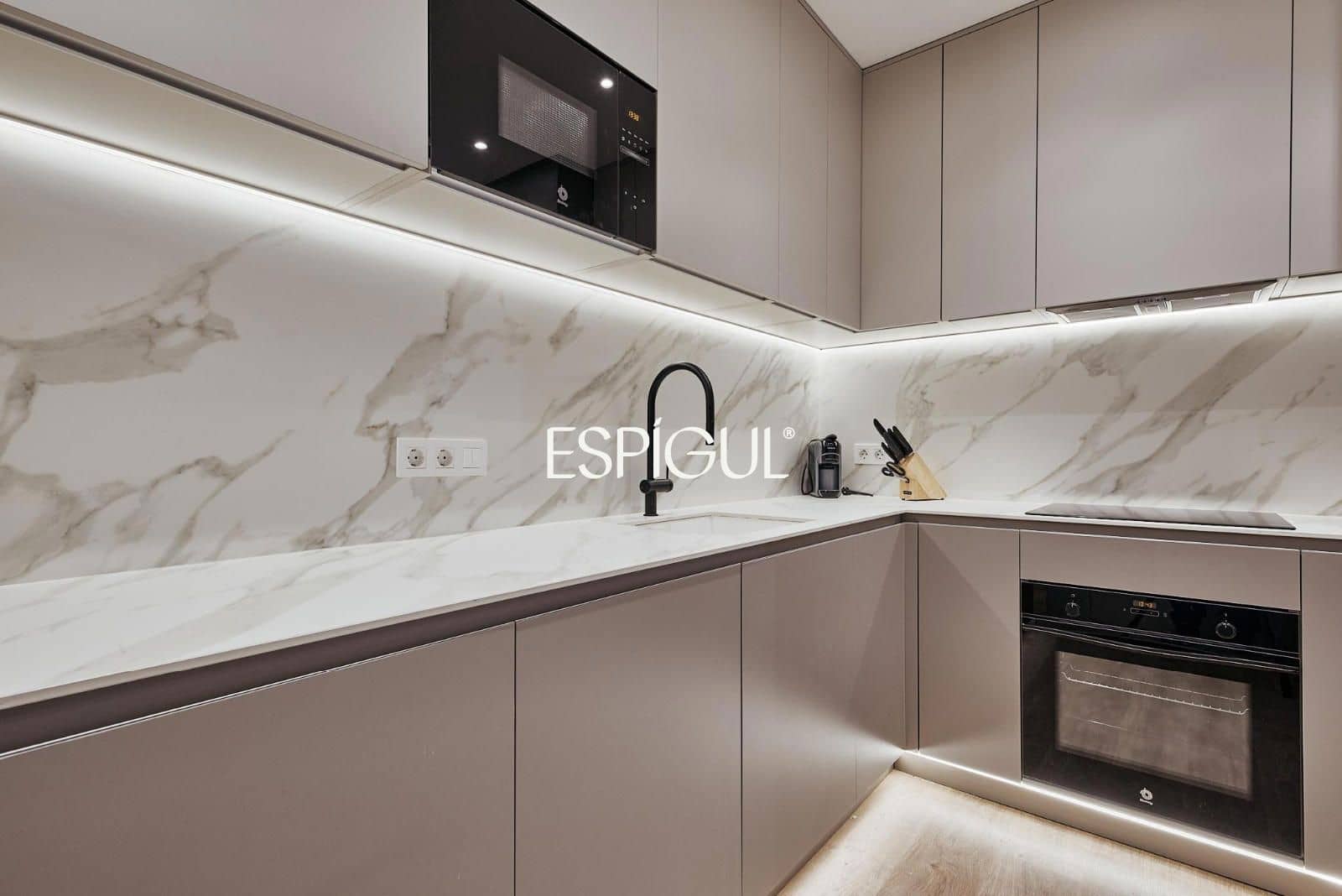 2 soveværelse Lejlighed til salg i Madrid by - € 1.199.000 (Ref: 10016260)