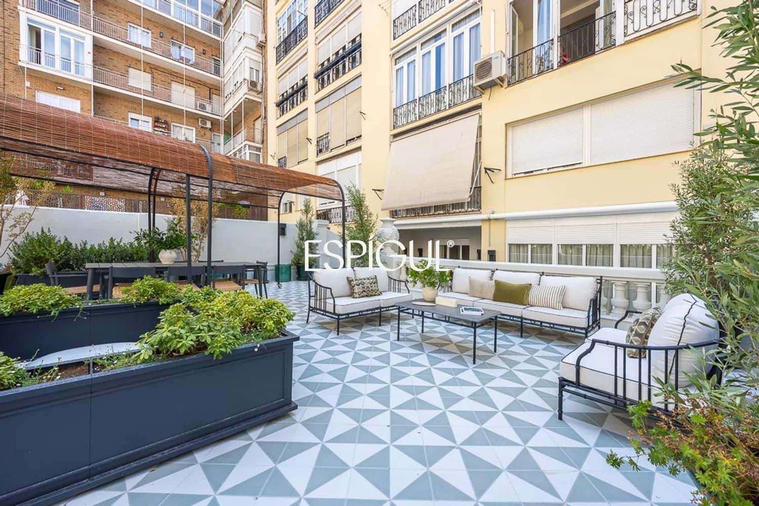 3 slaapkamer Flat te koop in Madrid stad - € 8.100.000 (Ref: 10016269)