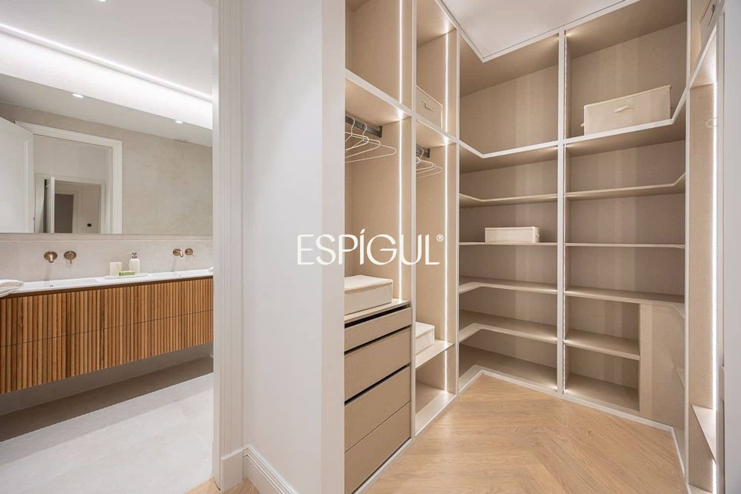3 slaapkamer Flat te koop in Madrid stad - € 8.100.000 (Ref: 10016269)