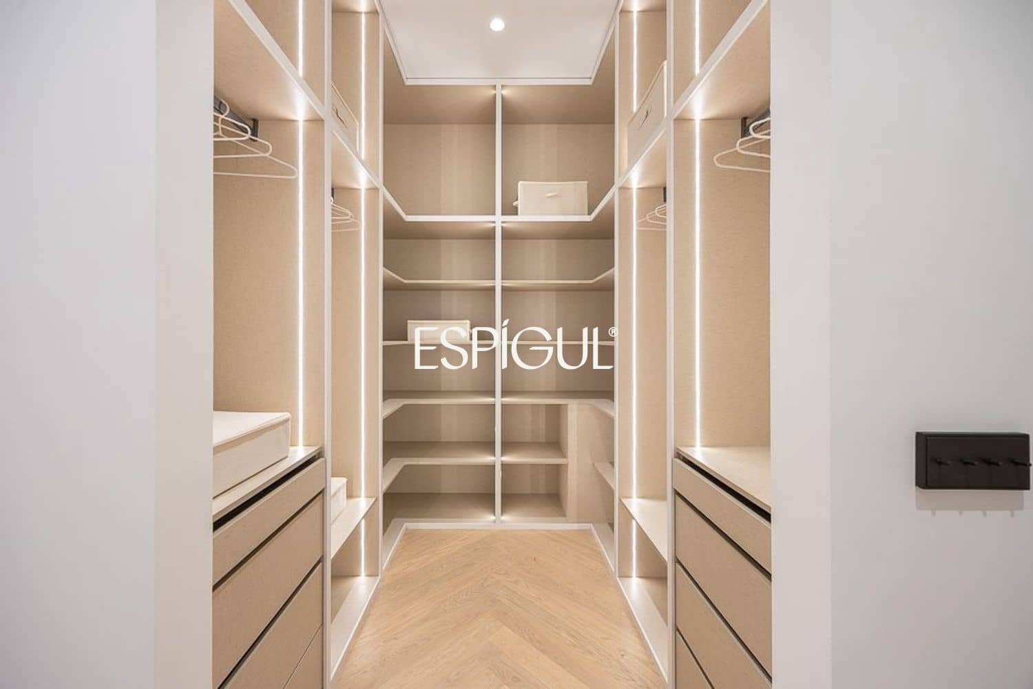 3 slaapkamer Flat te koop in Madrid stad - € 8.100.000 (Ref: 10016269)
