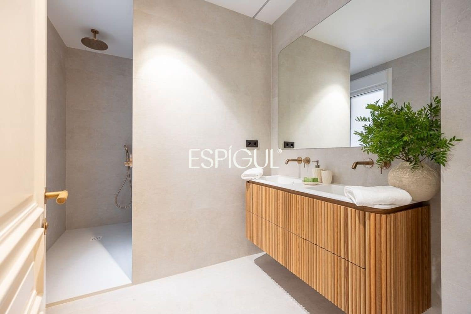 3 slaapkamer Flat te koop in Madrid stad - € 8.100.000 (Ref: 10016269)