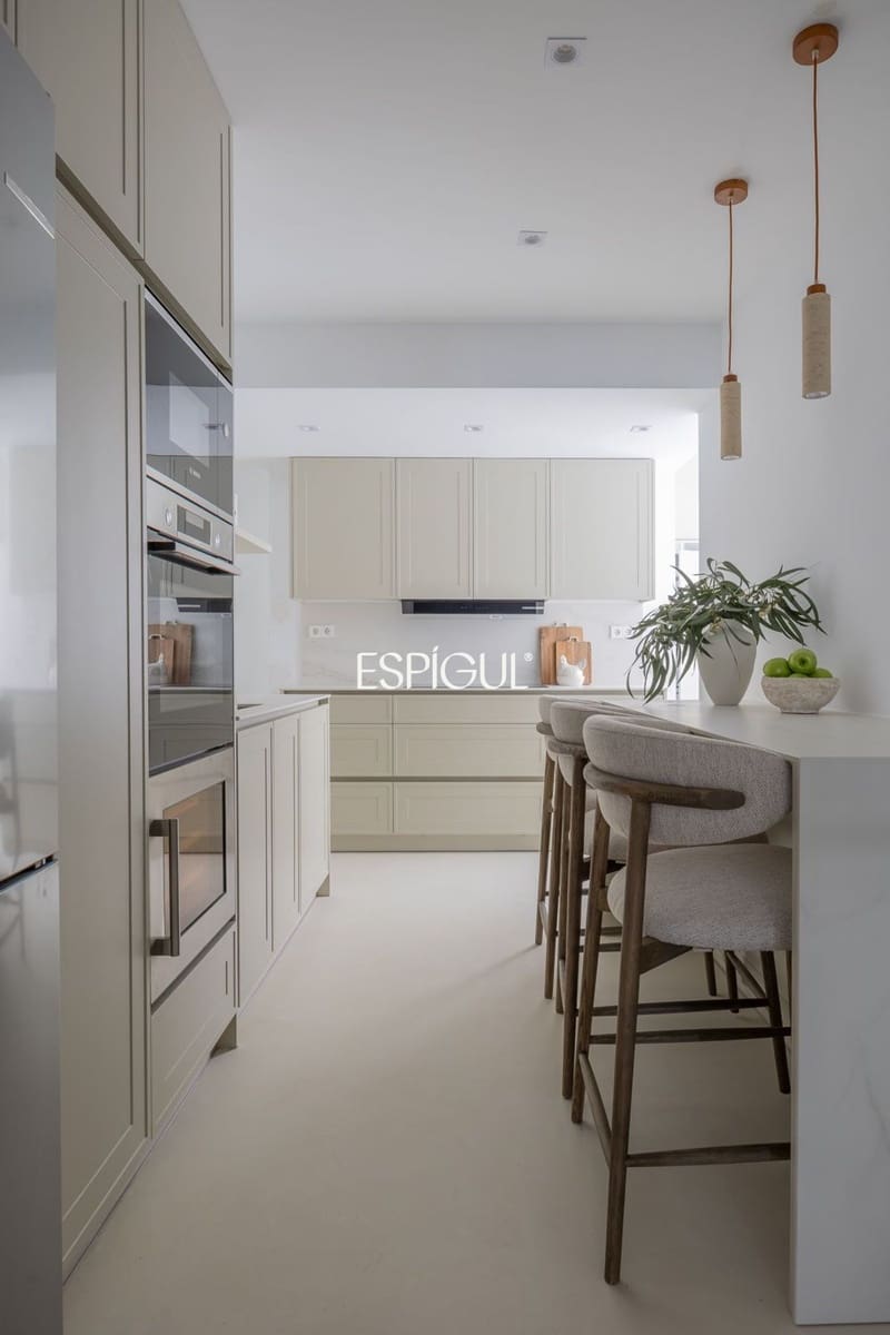 3 bedroom Flat for sale in Madrid city with garage - € 3,200,000 (Ref: 10016270)