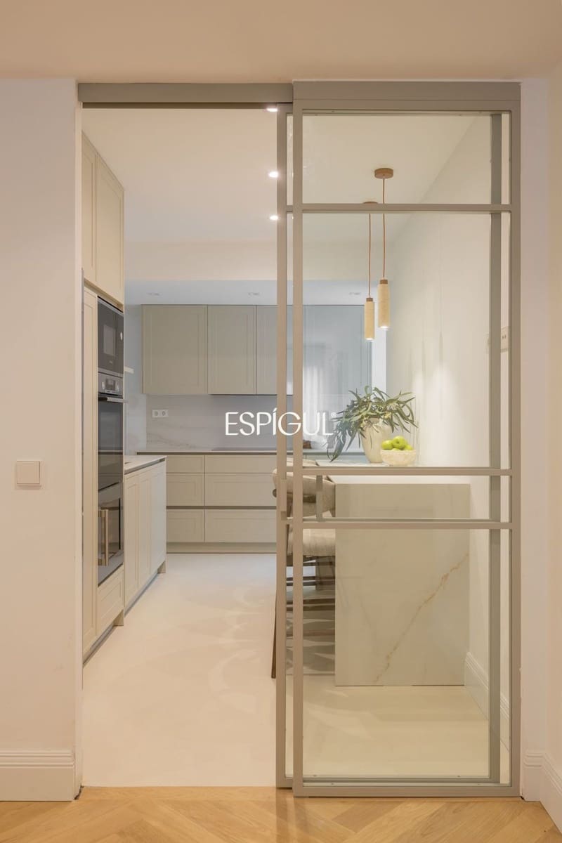 3 bedroom Flat for sale in Madrid city with garage - € 3,200,000 (Ref: 10016270)