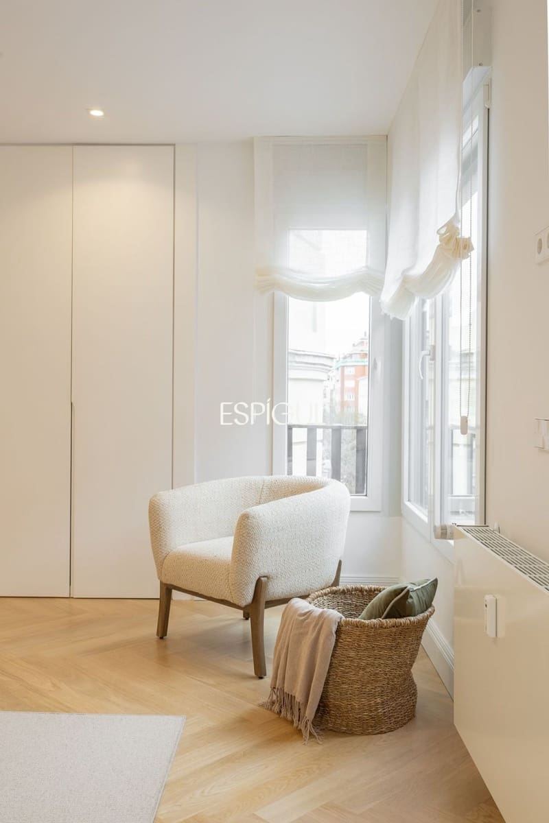 3 bedroom Flat for sale in Madrid city with garage - € 3,200,000 (Ref: 10016270)