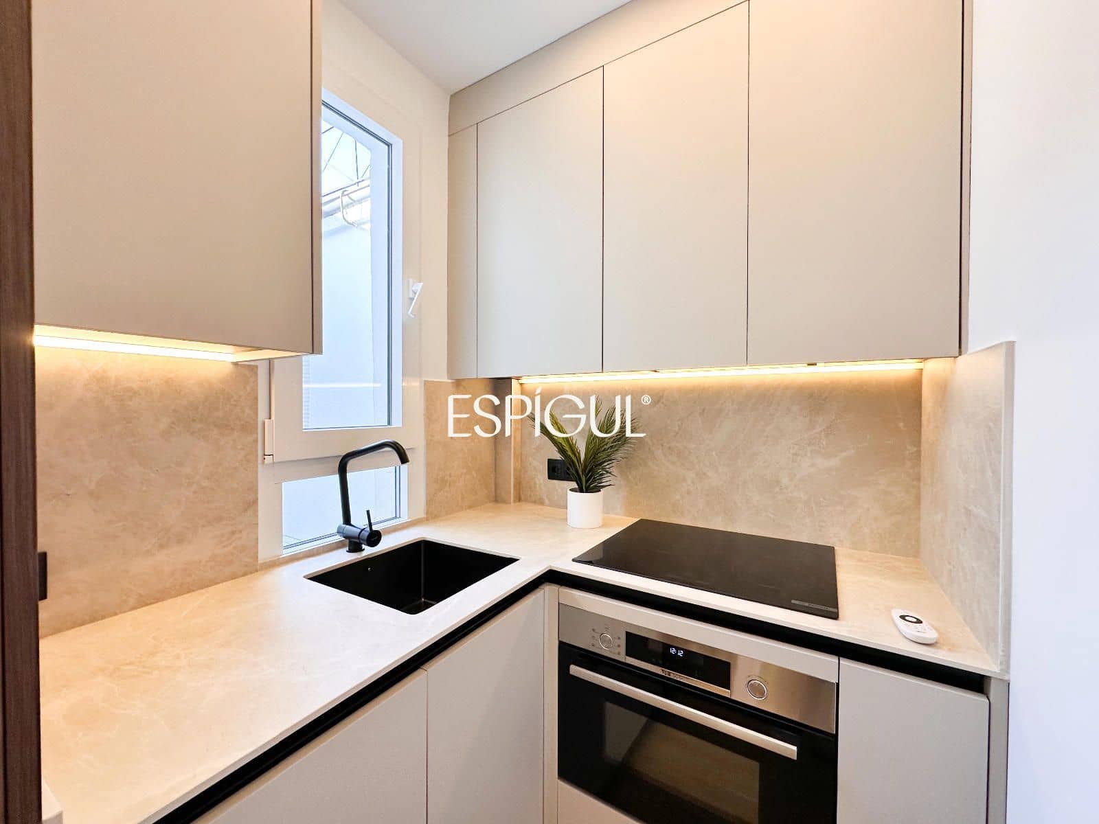 2 bedroom Flat for sale in Madrid city - € 835,000 (Ref: 10016272)