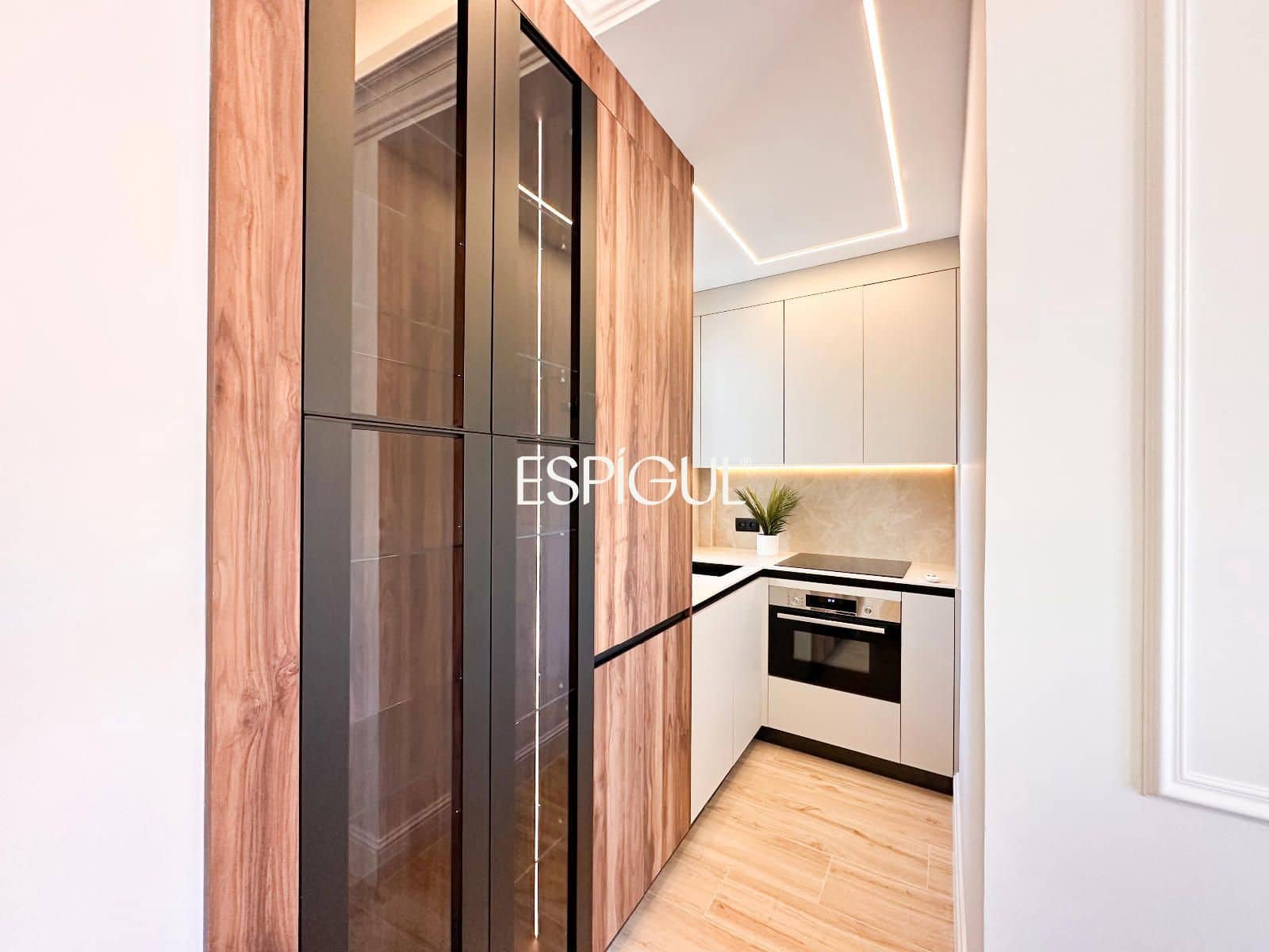 2 bedroom Flat for sale in Madrid city - € 835,000 (Ref: 10016272)