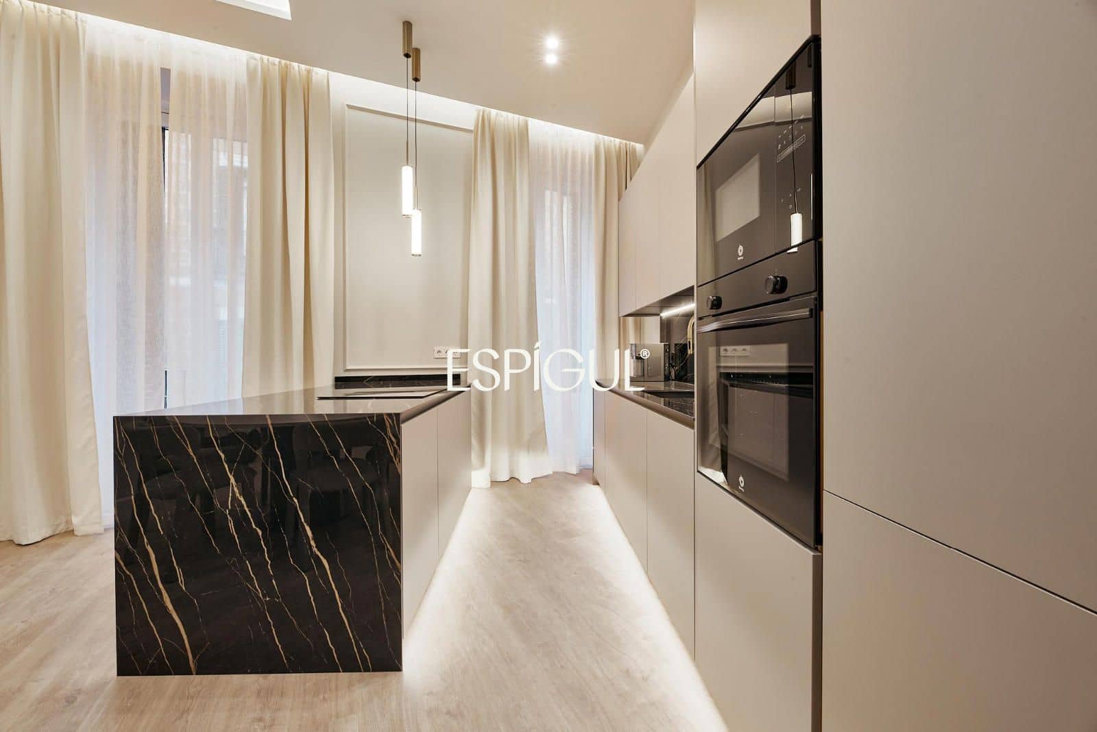 Piso de 3 habitaciones en Madrid ciudad en venta - 1.269.000 € (Ref: 10016274)