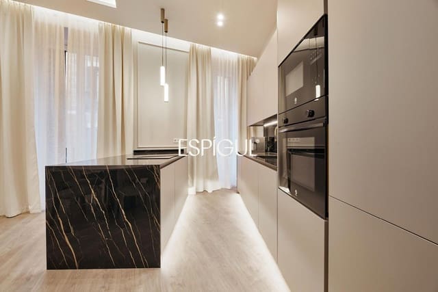 Piso de 3 habitaciones en Universidad, Madrid ciudad en venta - 1.269.000 € (Ref: 10016274)
