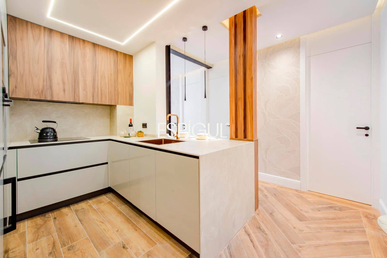 2 bedroom Flat for sale in Madrid city - € 1,225,000 (Ref: 10016279)