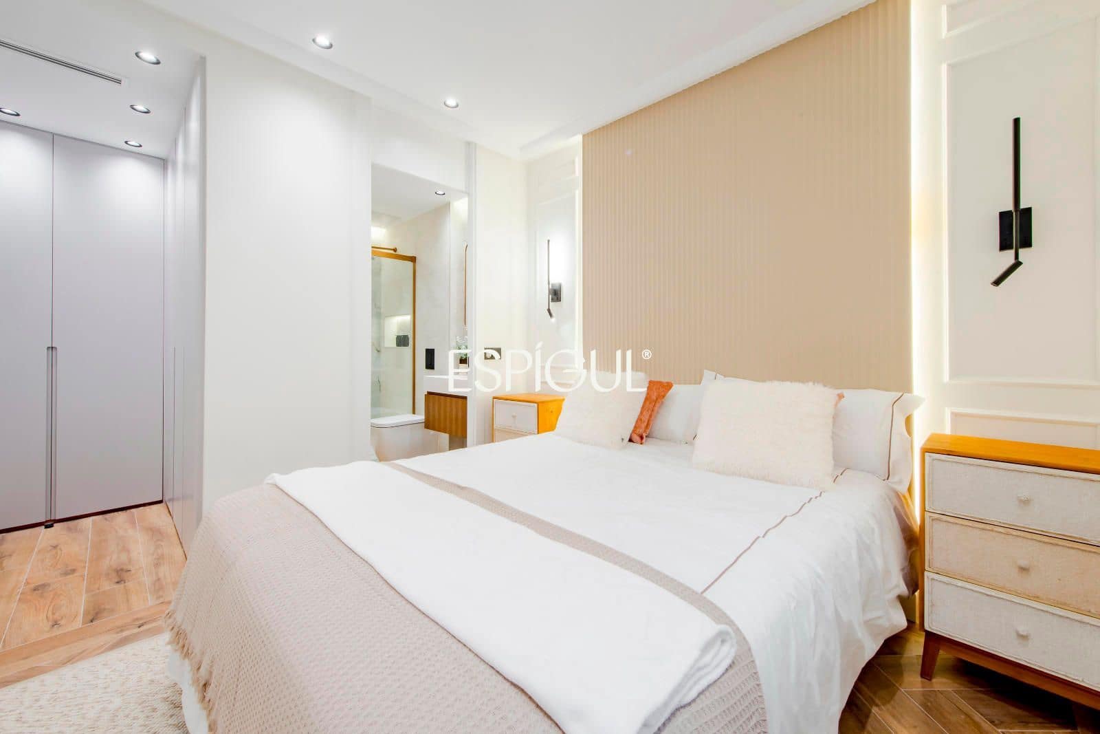 2 bedroom Flat for sale in Madrid city - € 1,225,000 (Ref: 10016279)