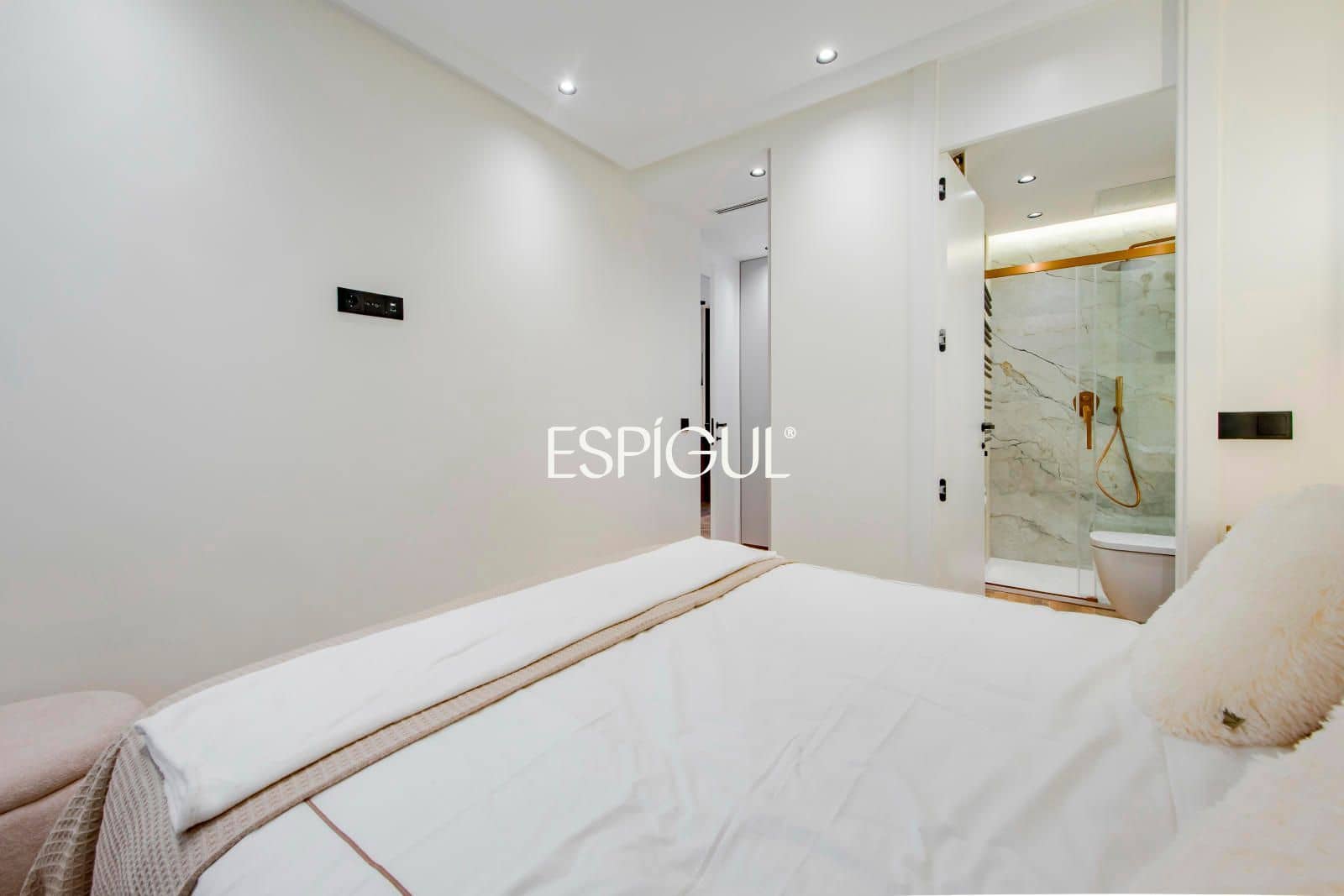 2 bedroom Flat for sale in Madrid city - € 1,225,000 (Ref: 10016279)