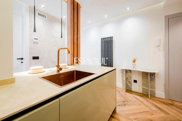 2 slaapkamer Flat te koop in Recoletos, Madrid stad - € 1.225.000 (Ref: 10016279)