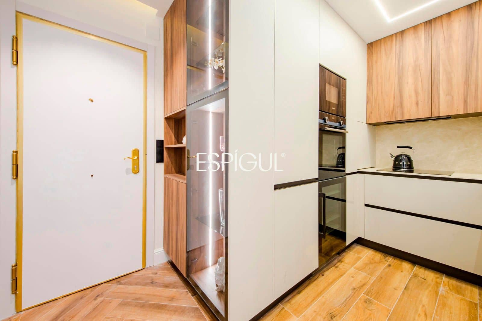 2 bedroom Flat for sale in Madrid city - € 1,225,000 (Ref: 10016279)