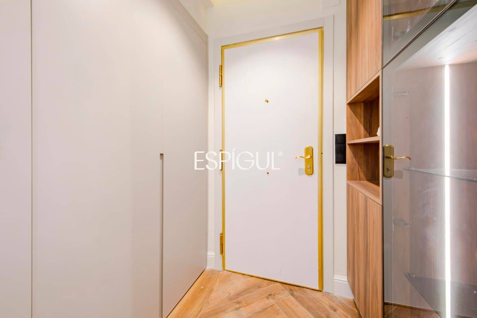 2 bedroom Flat for sale in Madrid city - € 1,225,000 (Ref: 10016279)