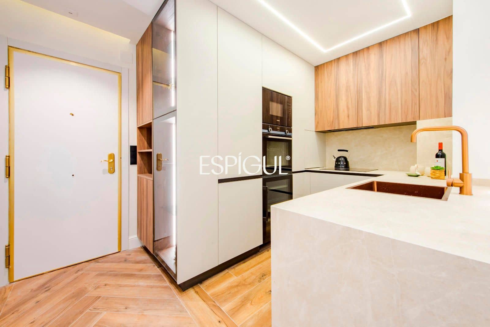 2 bedroom Flat for sale in Madrid city - € 1,225,000 (Ref: 10016279)