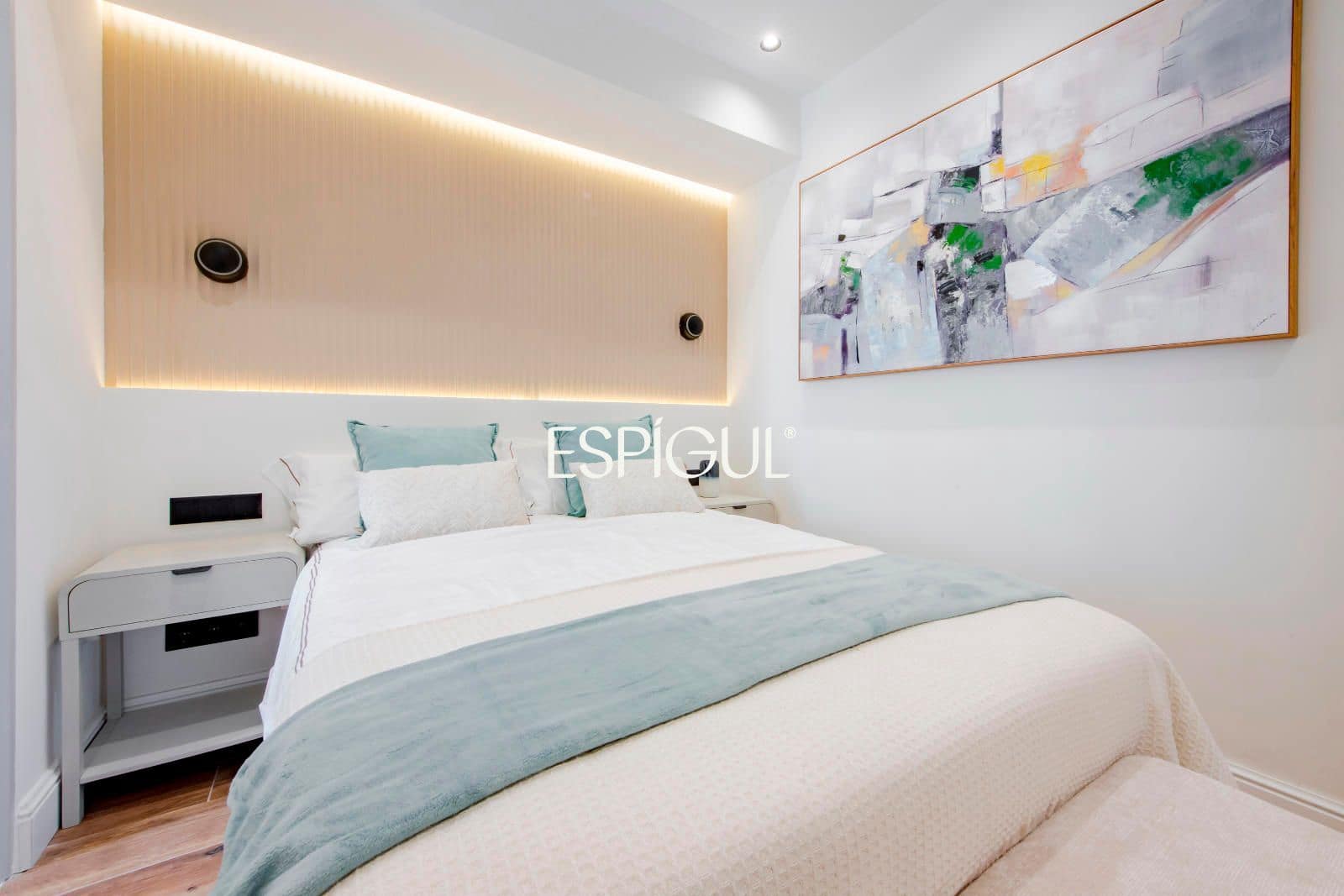 2 bedroom Flat for sale in Madrid city - € 1,225,000 (Ref: 10016279)