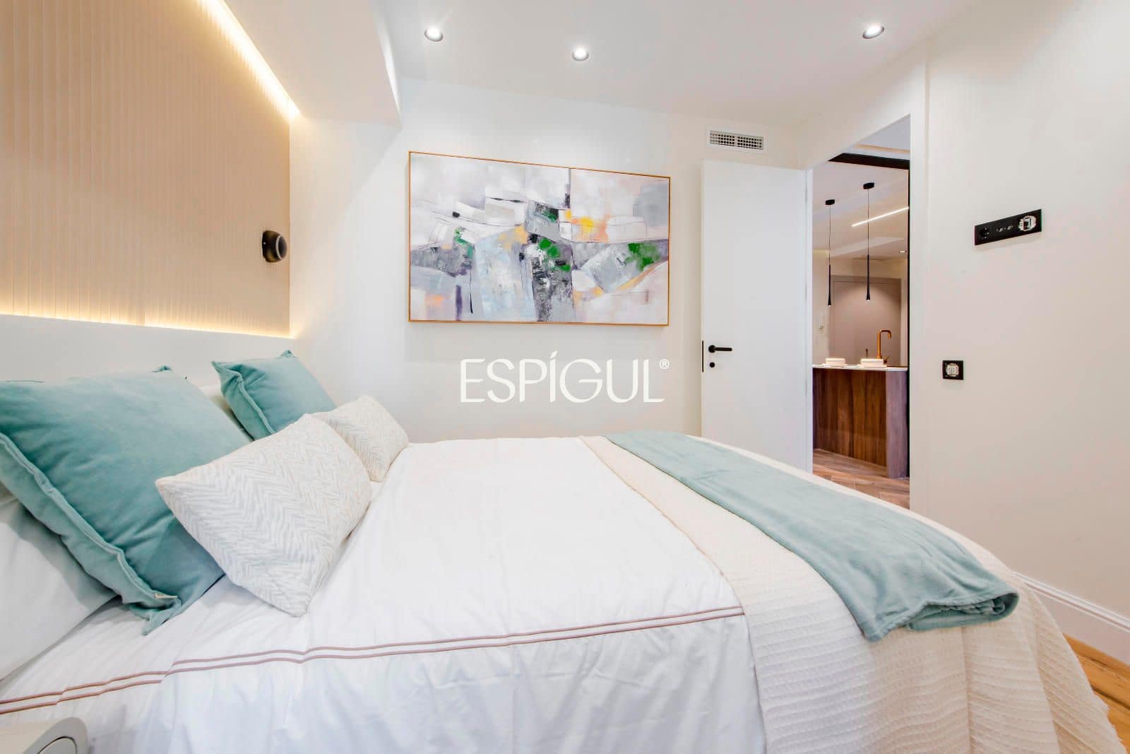 2 bedroom Flat for sale in Madrid city - € 1,225,000 (Ref: 10016279)