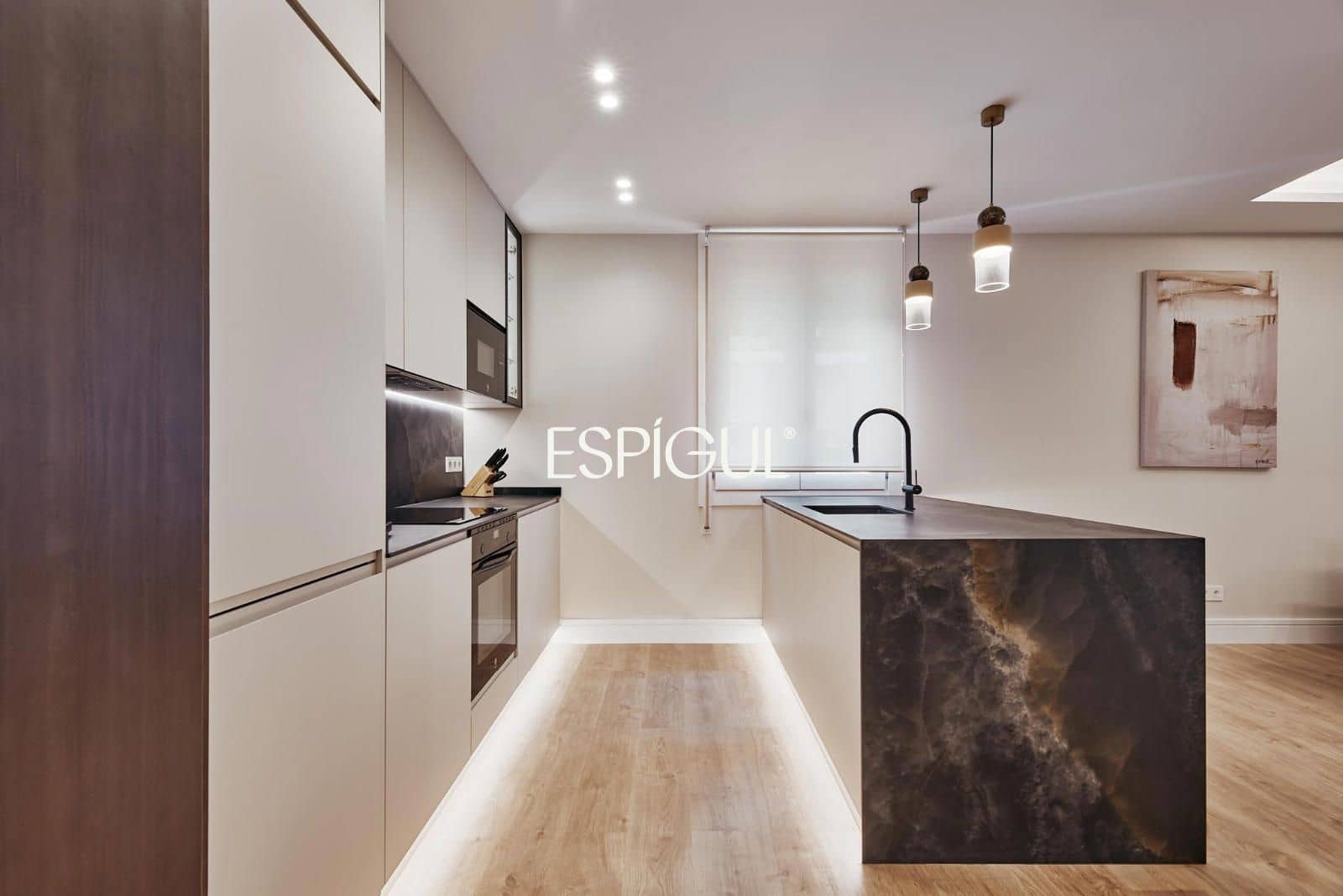 3 slaapkamer Flat te koop in Madrid stad - € 1.729.000 (Ref: 10016280)