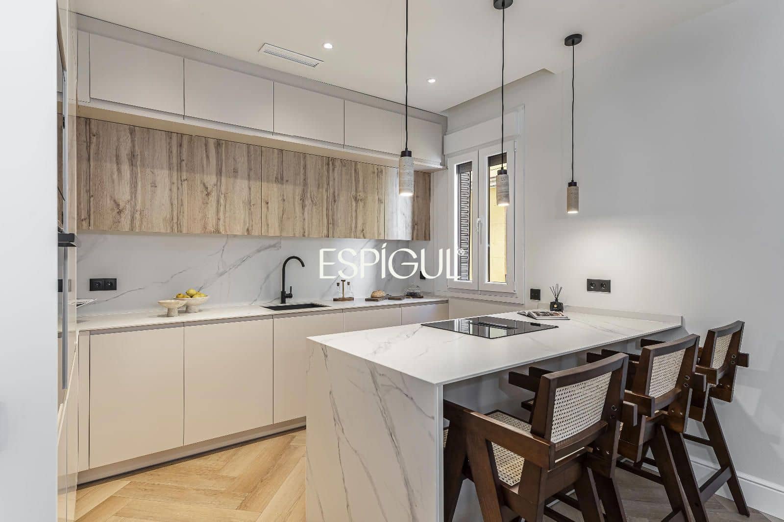 3 bedroom Flat for sale in Madrid city with garage - € 1,800,000 (Ref: 10016282)