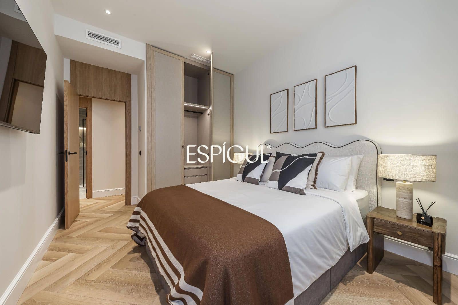 3 bedroom Flat for sale in Madrid city with garage - € 1,800,000 (Ref: 10016282)