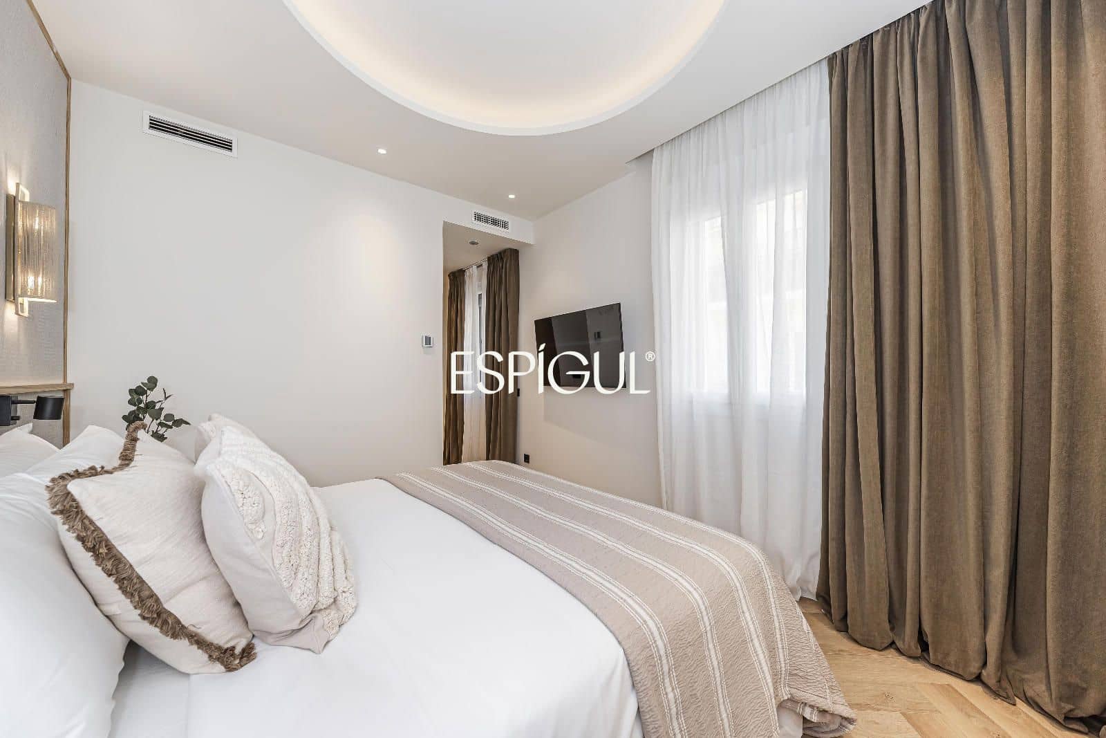 3 bedroom Flat for sale in Madrid city with garage - € 1,800,000 (Ref: 10016282)
