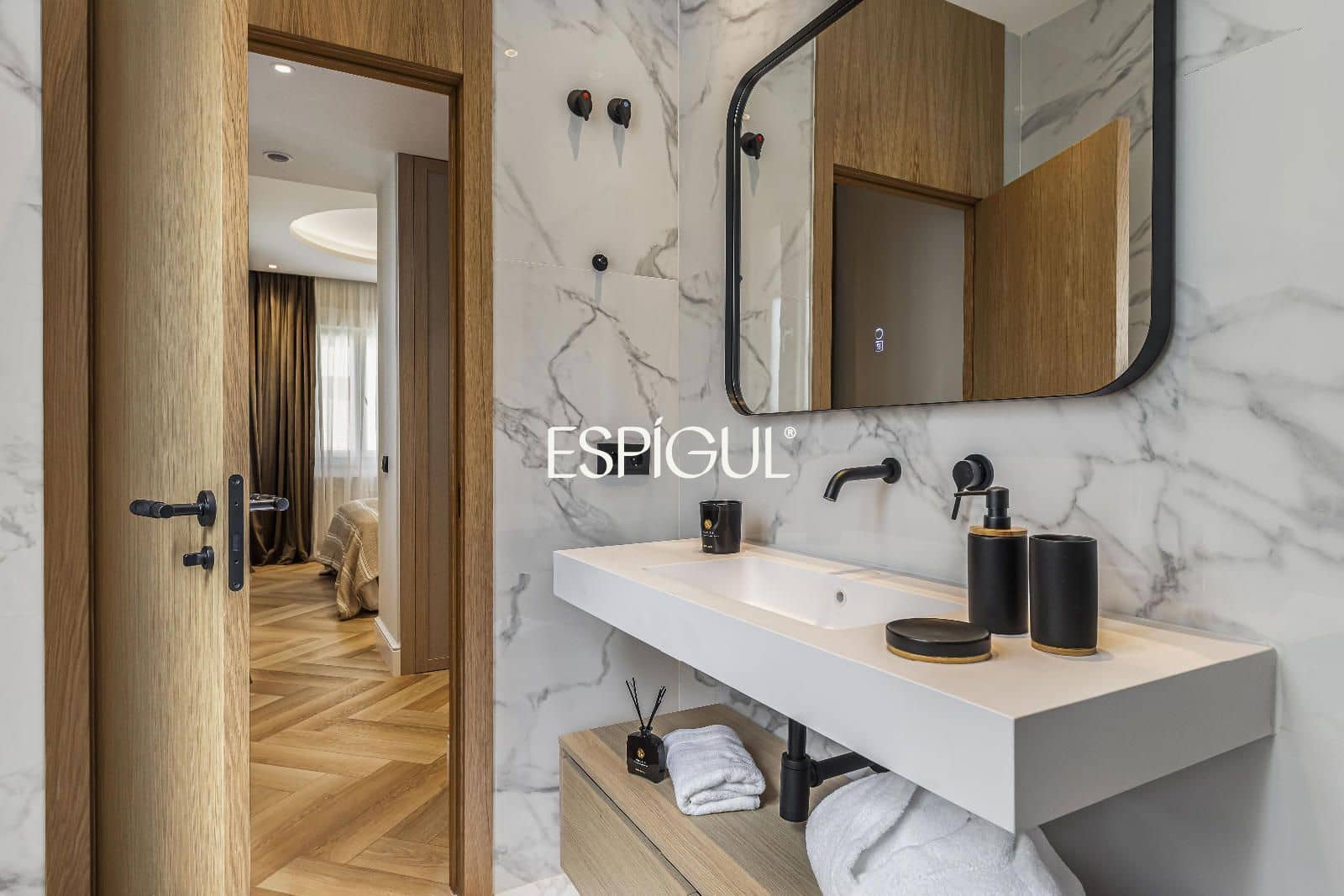 3 bedroom Flat for sale in Madrid city with garage - € 1,800,000 (Ref: 10016282)