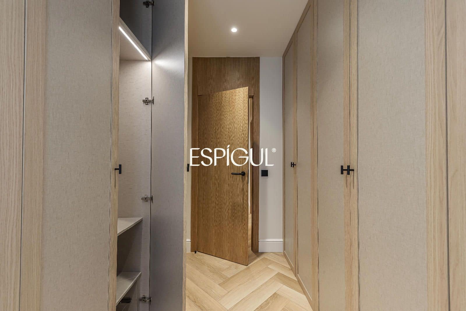 3 bedroom Flat for sale in Madrid city with garage - € 1,800,000 (Ref: 10016282)