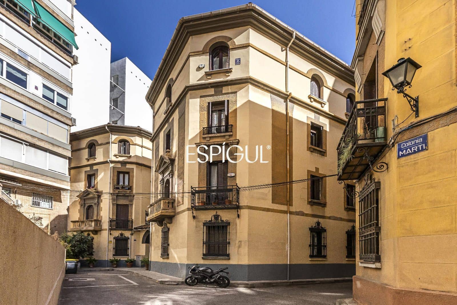 3 bedroom Flat for sale in Madrid city with garage - € 1,800,000 (Ref: 10016282)