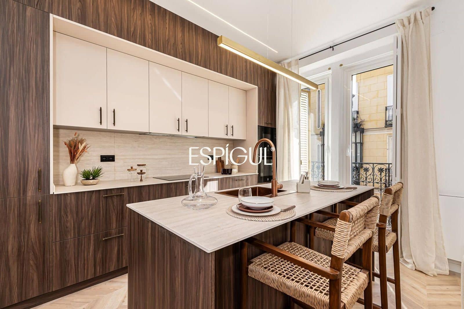 3 bedroom Flat for sale in Madrid city with garage - € 1,270,000 (Ref: 10016290)